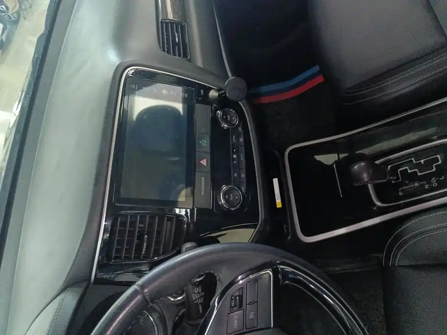 Mitsubishi Outlander — миниатюра 13