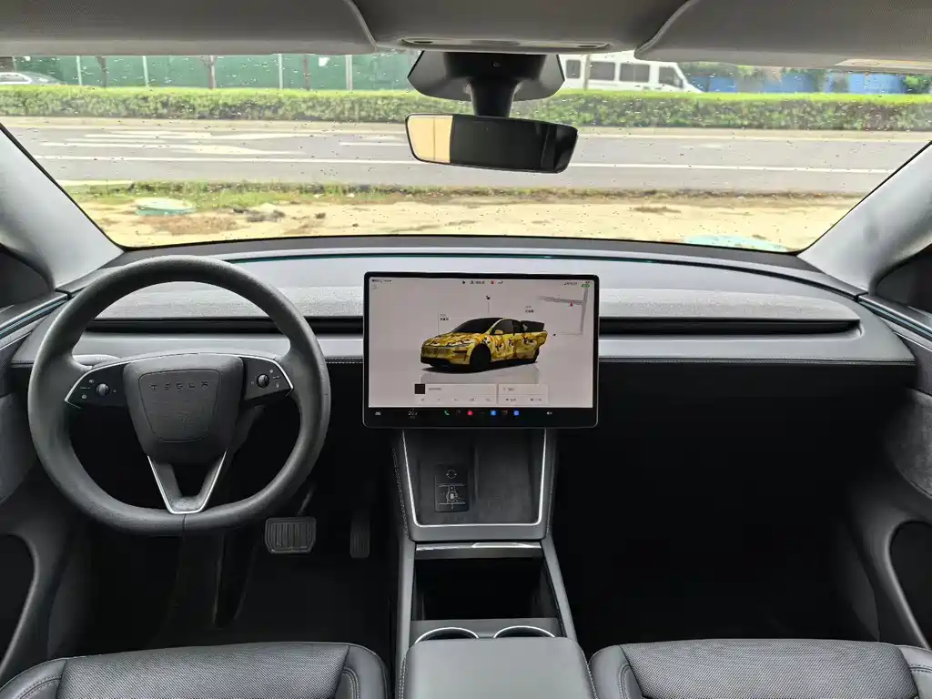 Tesla Model Y — миниатюра 6