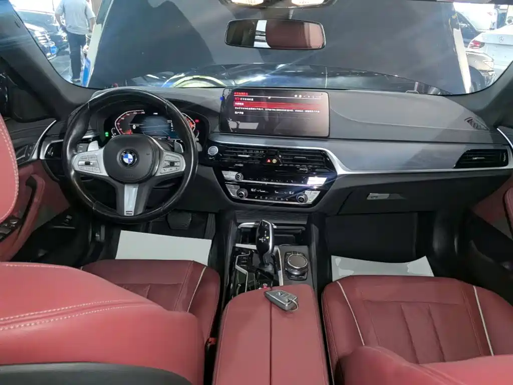 BMW 5 Series — миниатюра 10