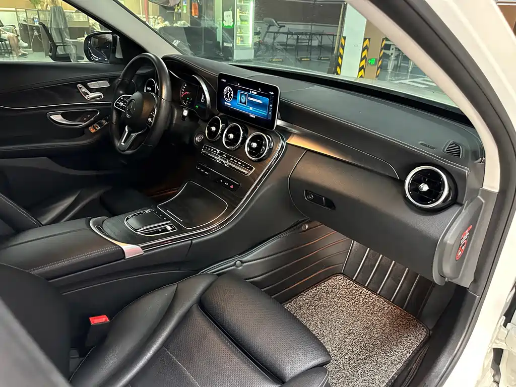 Mercedes-Benz C-Class — миниатюра 13