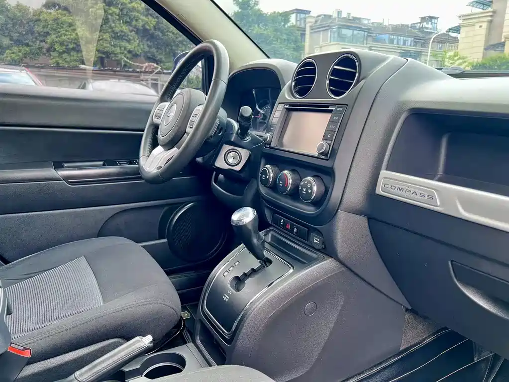 Jeep Compass (Import) — миниатюра 15