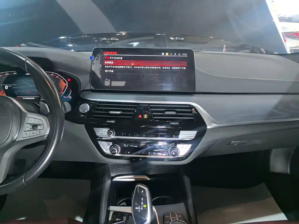 BMW 5 Series — миниатюра 13