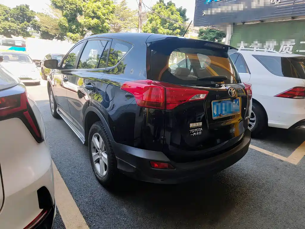 Toyota RAV4 — миниатюра 6