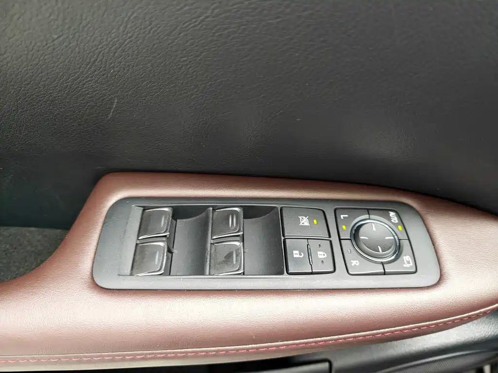 Lexus RX — миниатюра 9