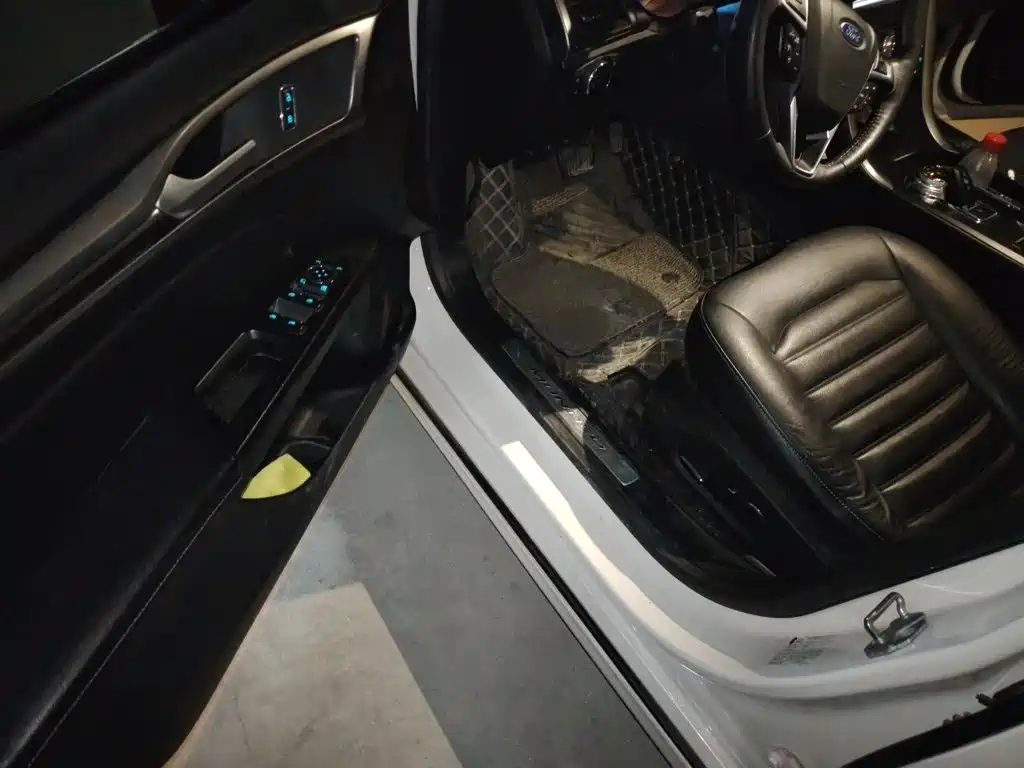Ford Mondeo — миниатюра 14