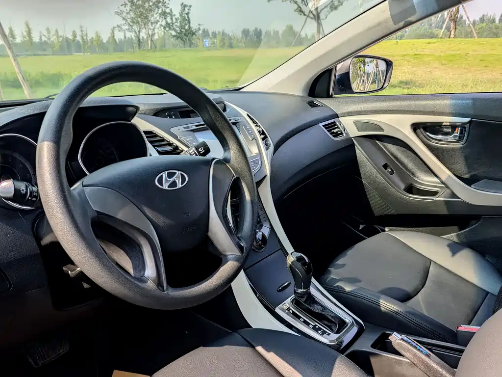 Hyundai Elantra Langdong — миниатюра 4