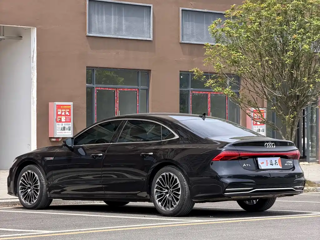 Audi A7L 2024 45 TFSI Luxury