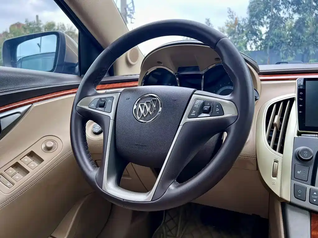 Buick LaCrosse — миниатюра 12