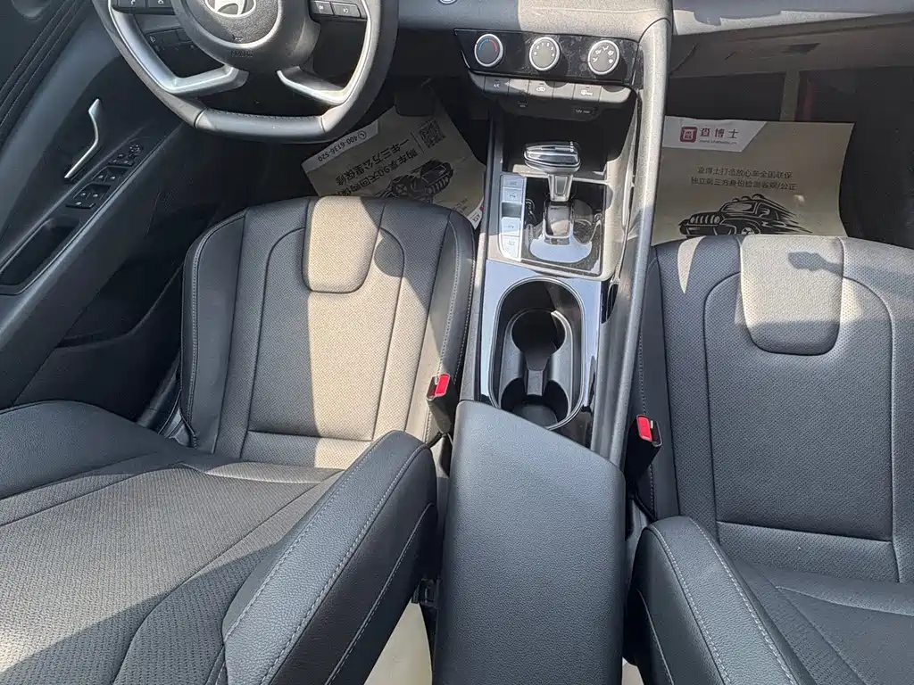 Hyundai Elantra — миниатюра 13