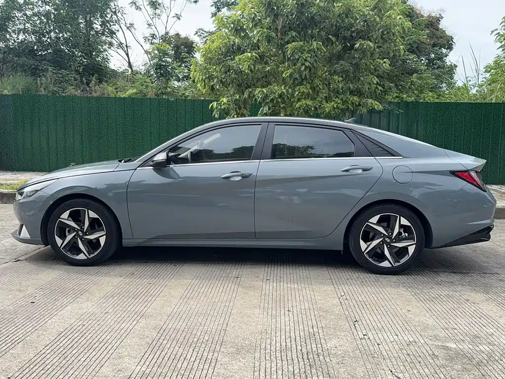 Hyundai Elantra — миниатюра 14