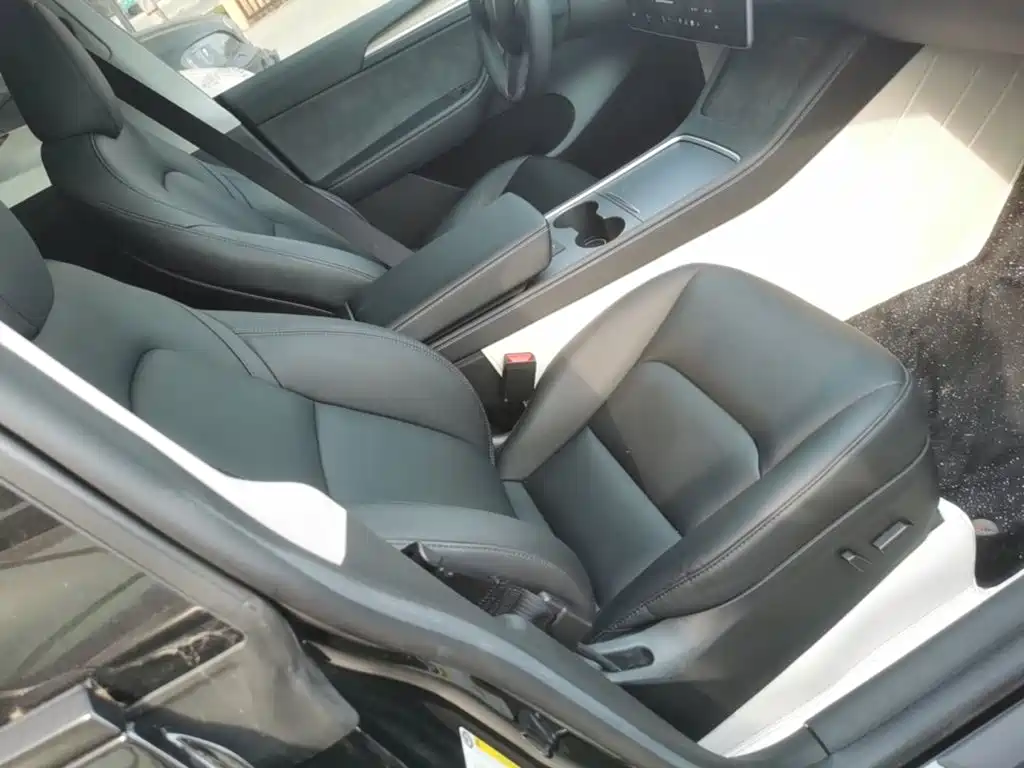 Tesla Model Y — миниатюра 25