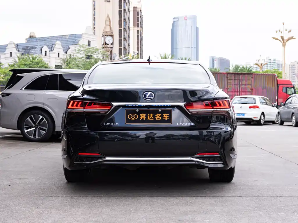Lexus LS — миниатюра 5