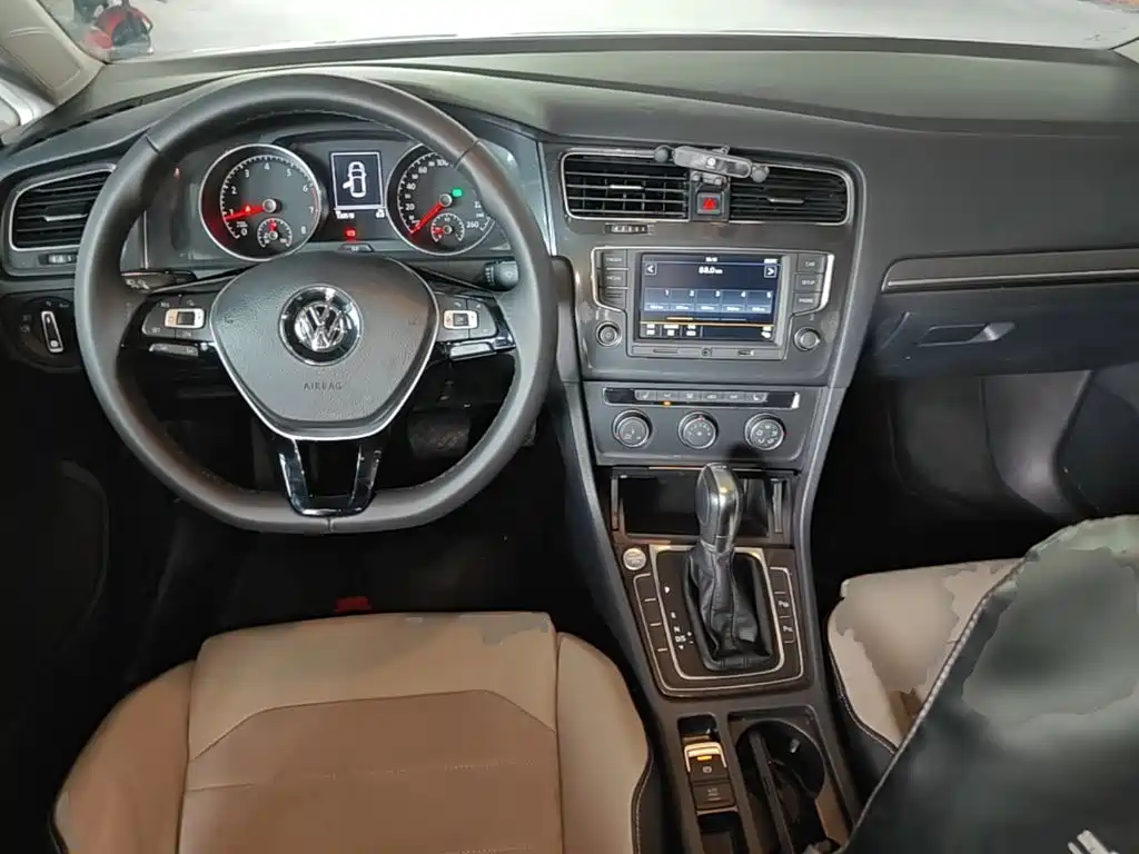 Volkswagen Golf — миниатюра 10
