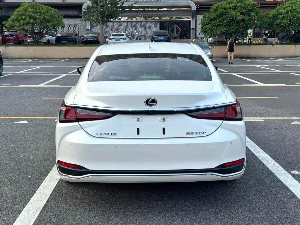 Lexus ES — миниатюра 8