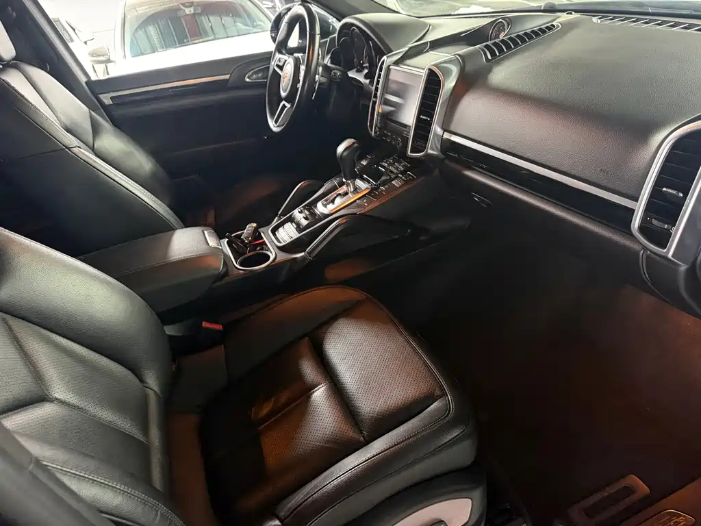 Porsche Cayenne — миниатюра 15