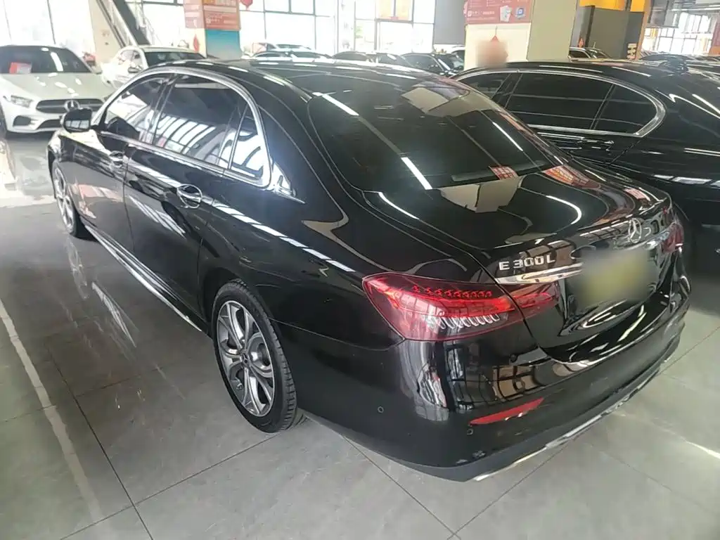 Mercedes-Benz E-Class — миниатюра 5