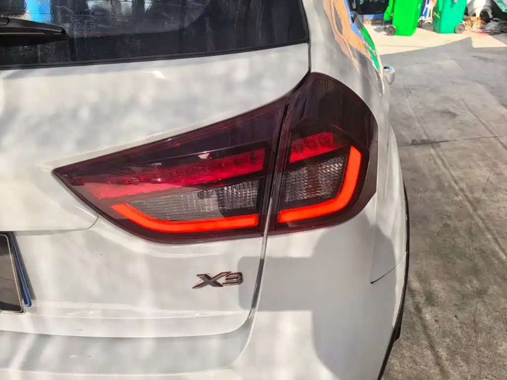 Geely Vision X3 — миниатюра 8