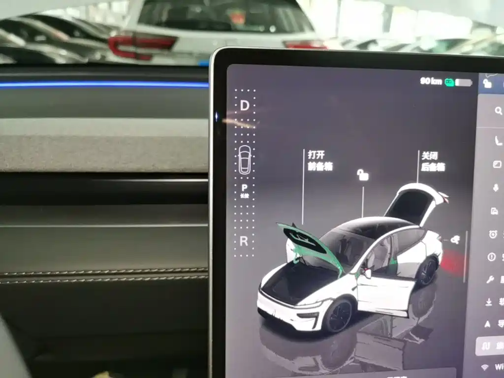 Tesla Model Y — миниатюра 14