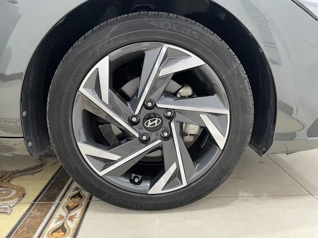 Hyundai Elantra — миниатюра 16