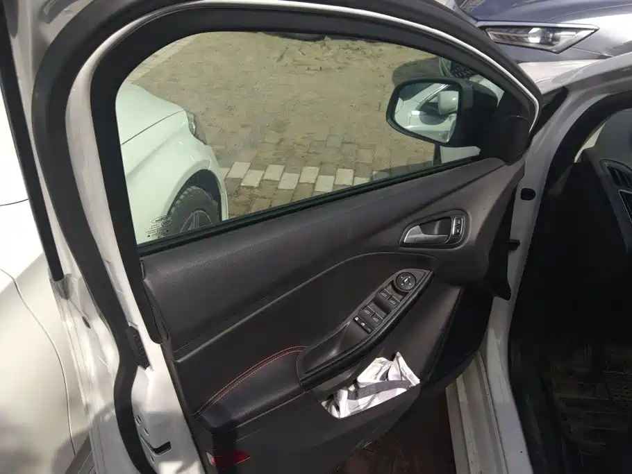 Ford Focus — миниатюра 7