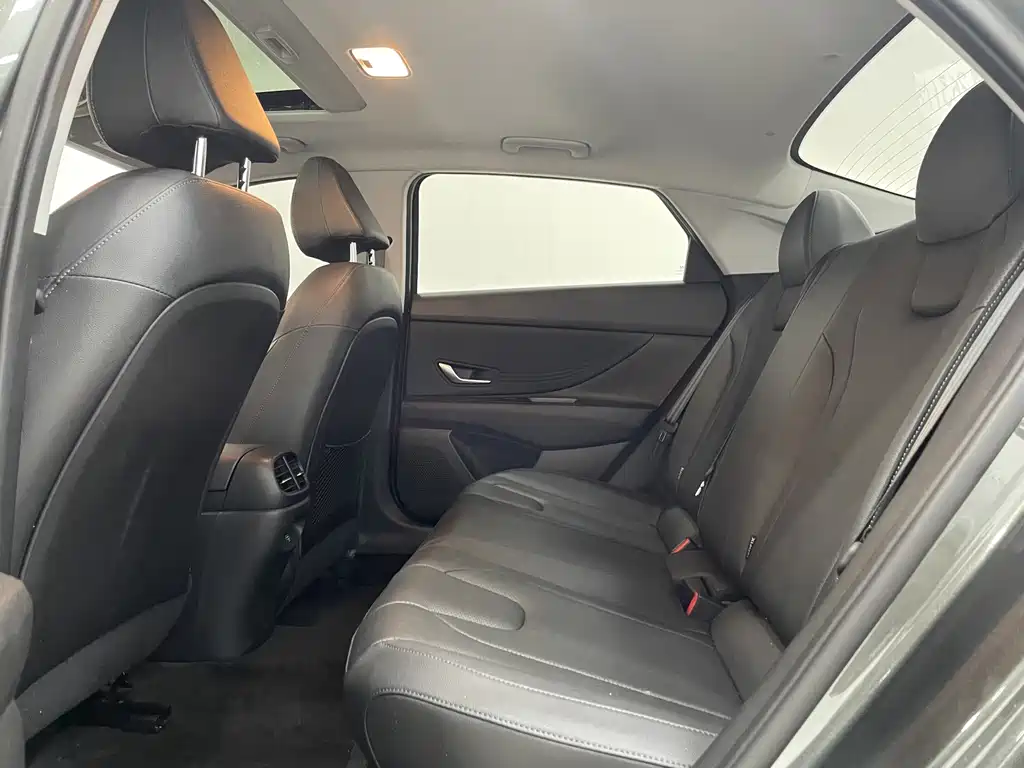 Hyundai Elantra — миниатюра 9