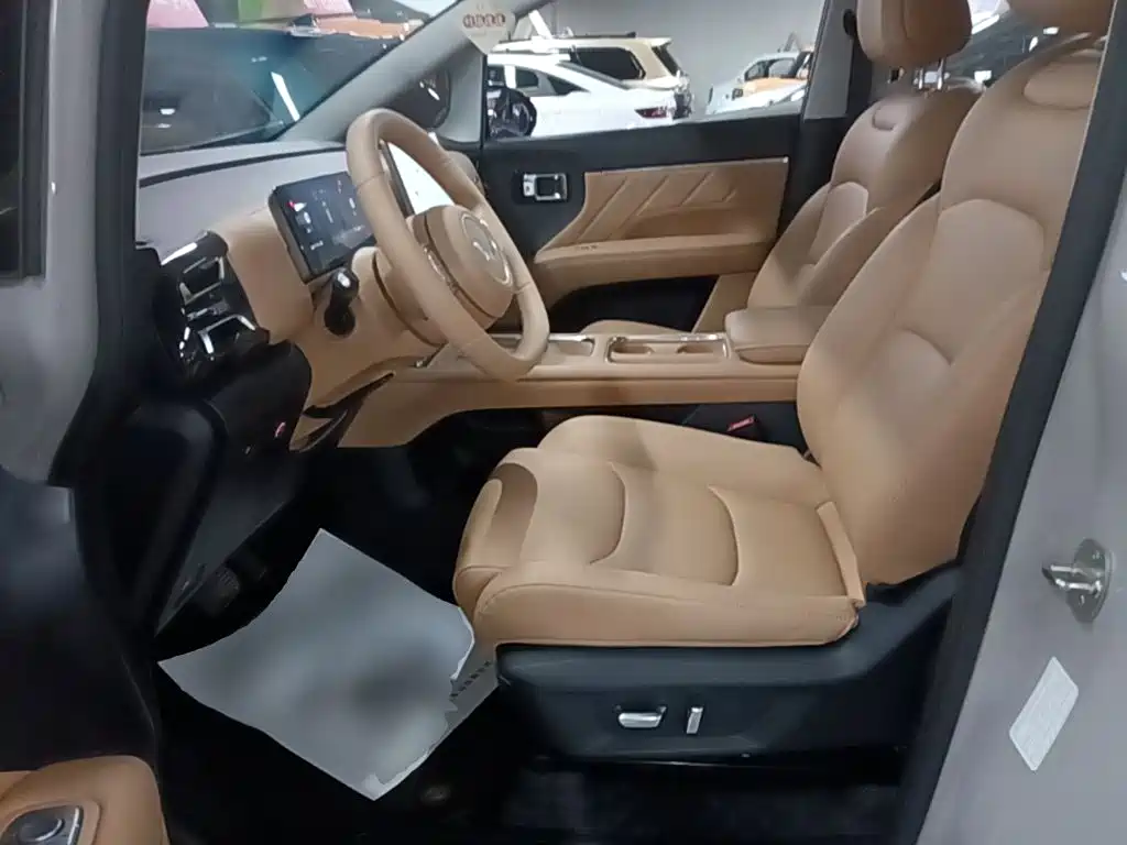 Wuling Xingguang 730 New Energy — миниатюра 15