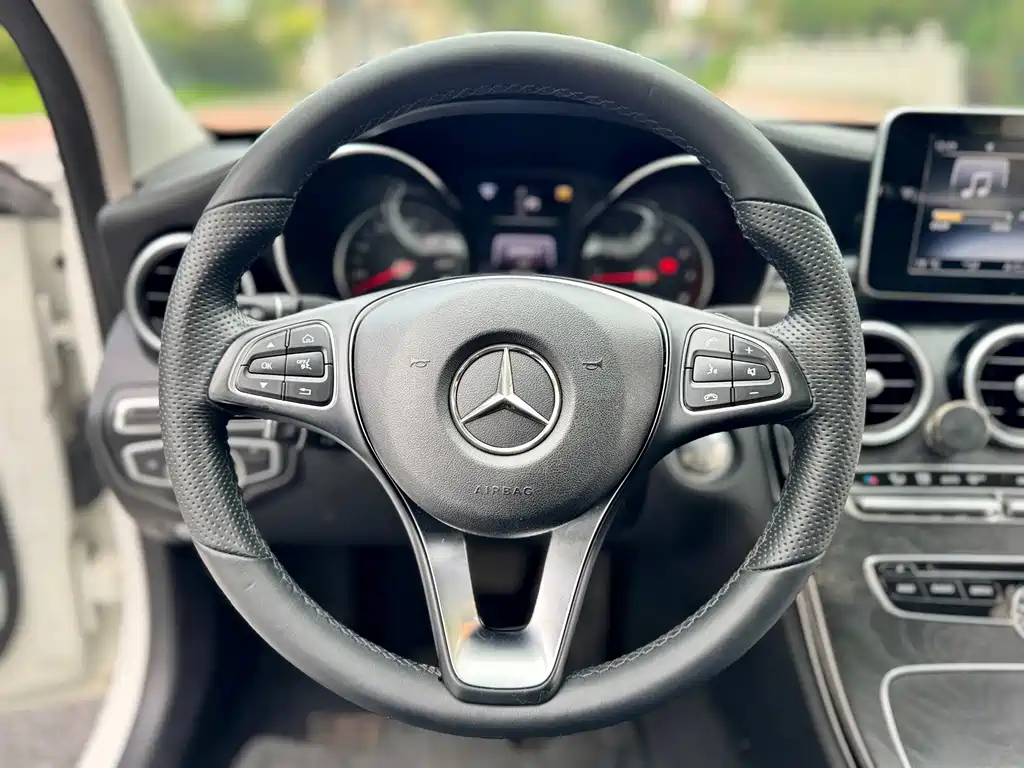 Mercedes-Benz C-Class — миниатюра 13
