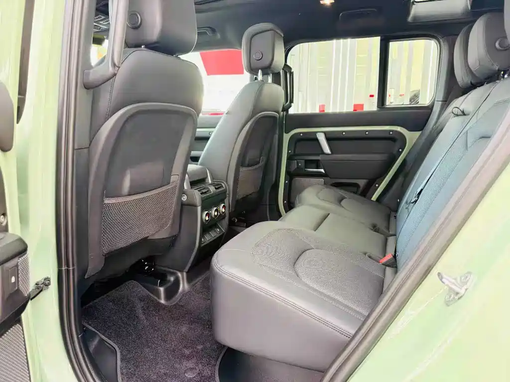Land Rover Defender — миниатюра 12