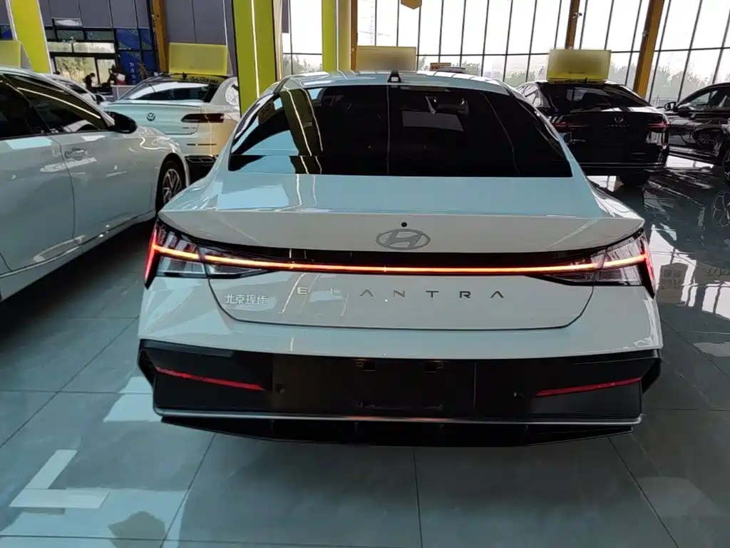 Hyundai Elantra — миниатюра 6