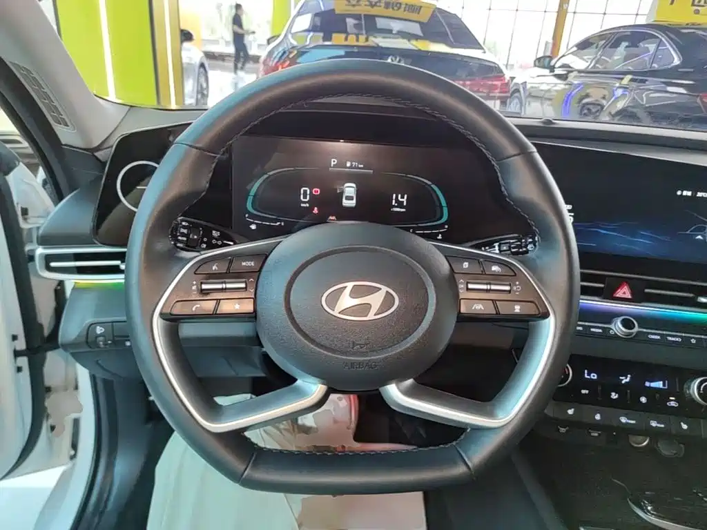 Hyundai Elantra — миниатюра 11