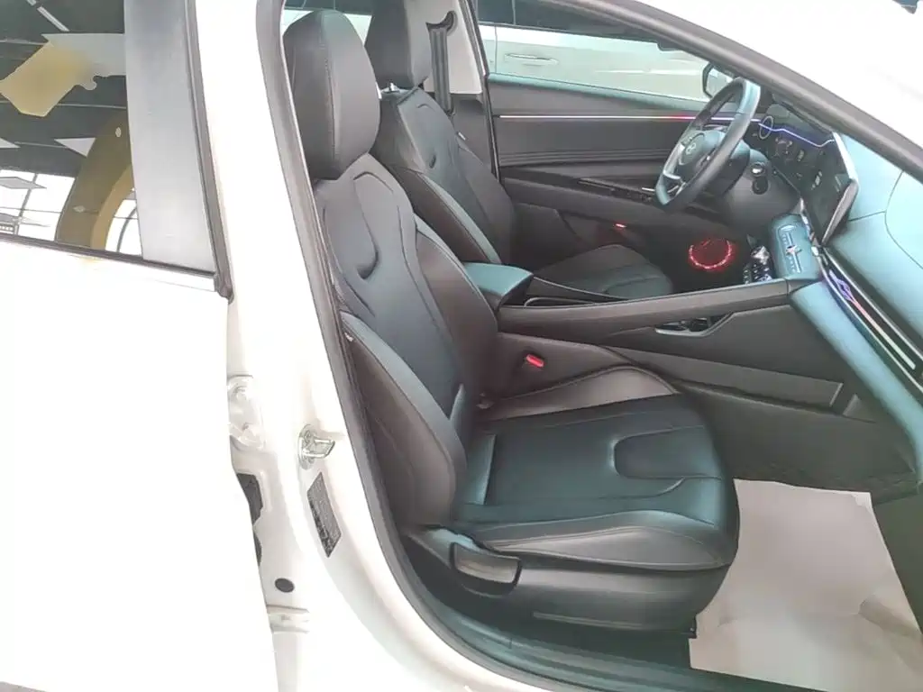 Hyundai Elantra — миниатюра 25