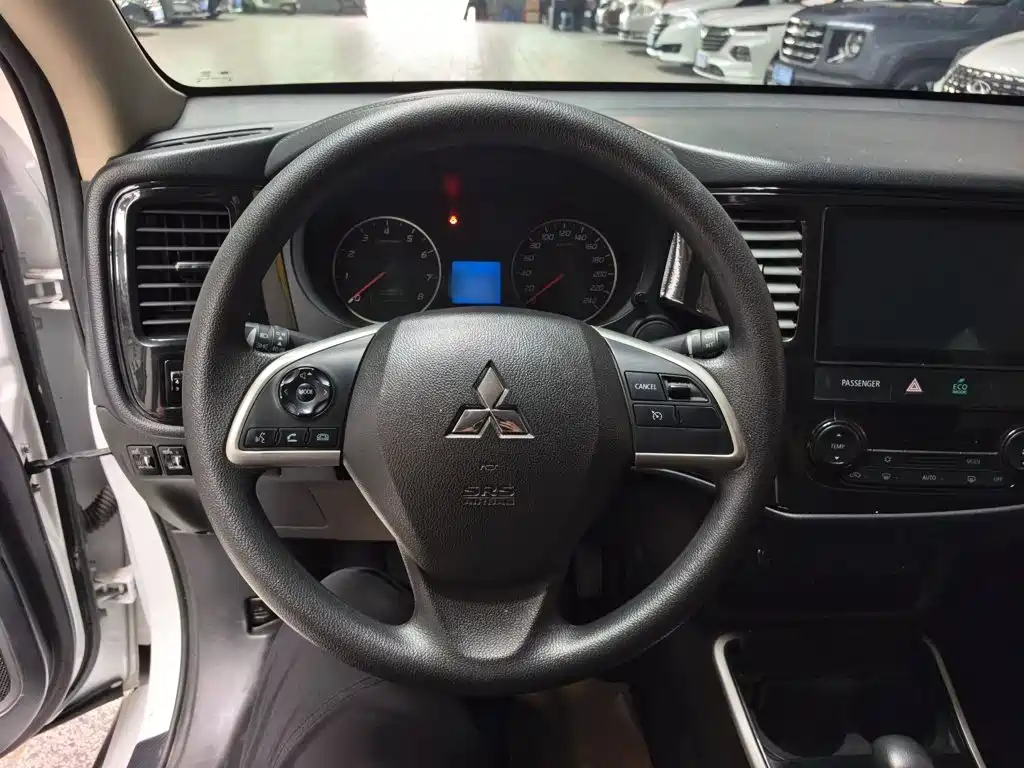 Mitsubishi Outlander — миниатюра 4