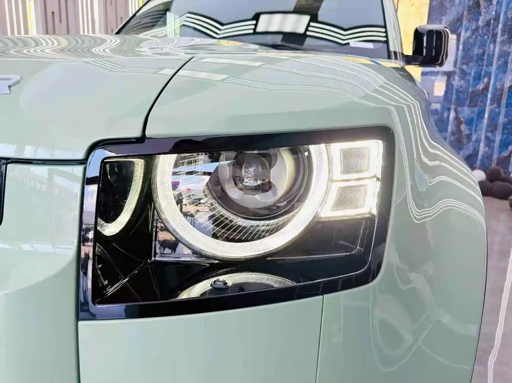 Land Rover Defender — миниатюра 4