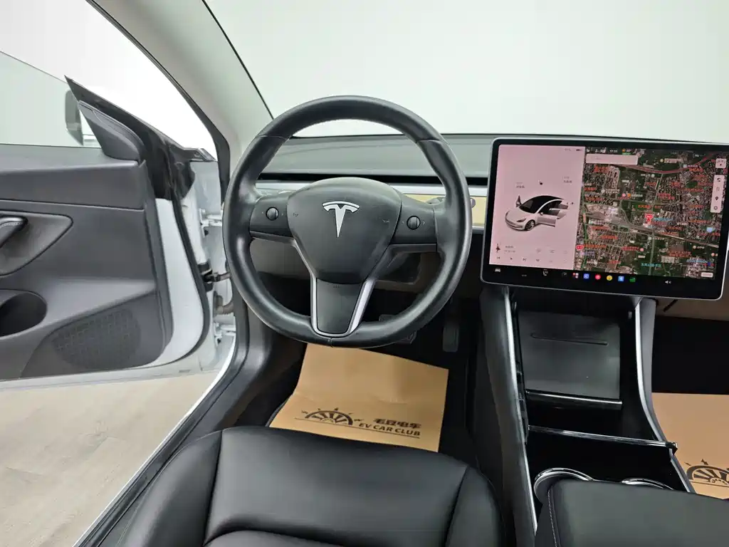 Tesla Model 3 — миниатюра 17
