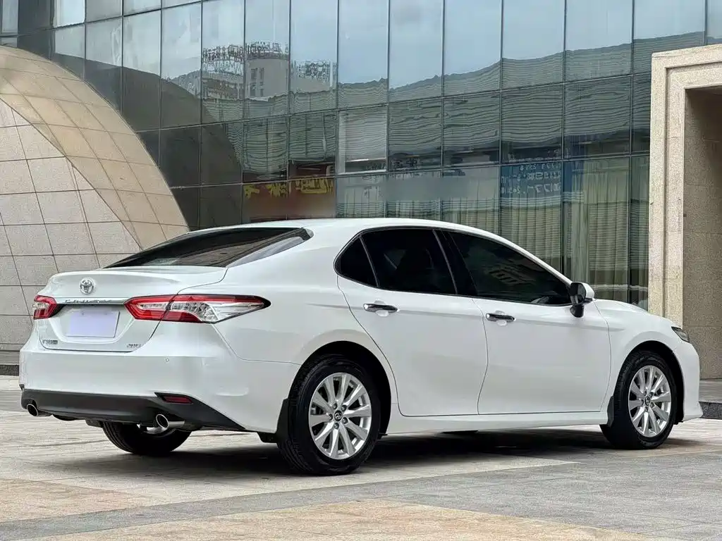 Toyota Camry — миниатюра 12