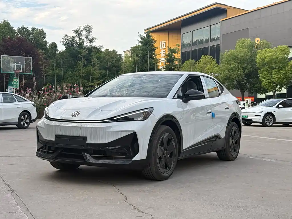 Volkswagen 06 2025 Pure