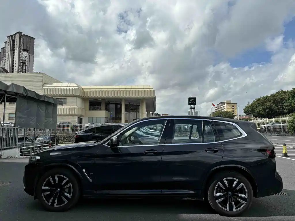 BMW iX3 2022 Lead