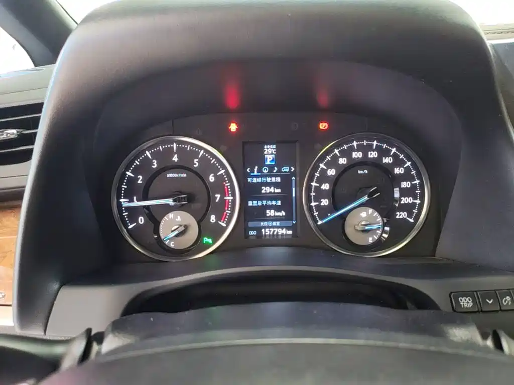 Toyota Alphard — миниатюра 12