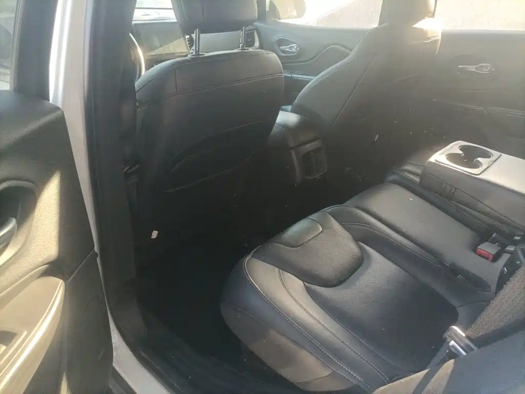 Jeep Cherokee — миниатюра 17