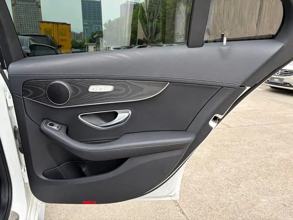 Mercedes-Benz C-Class — миниатюра 18