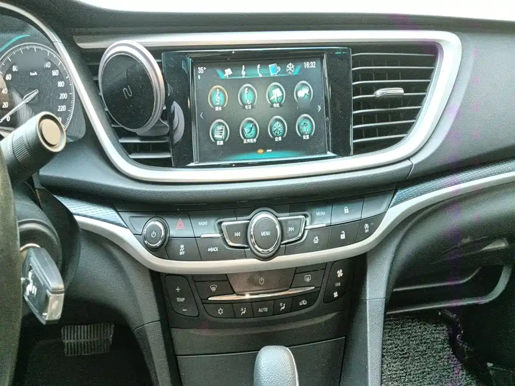 Buick Excelle — миниатюра 6
