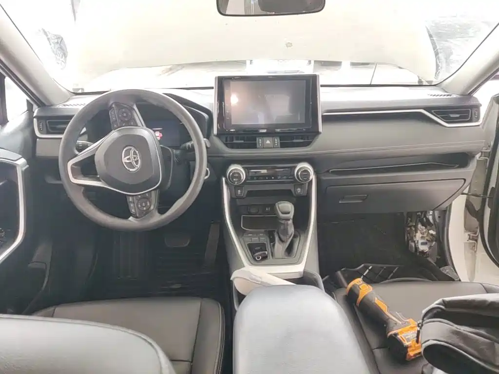 Toyota RAV4 — миниатюра 10