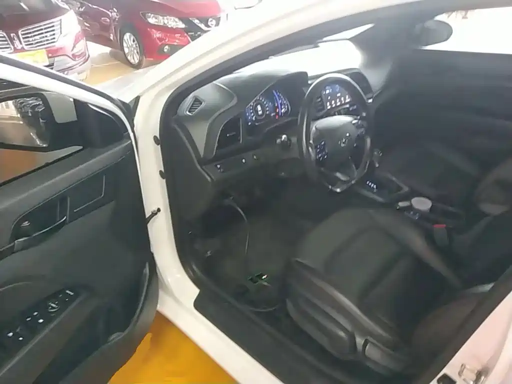 Hyundai Elantra — миниатюра 16