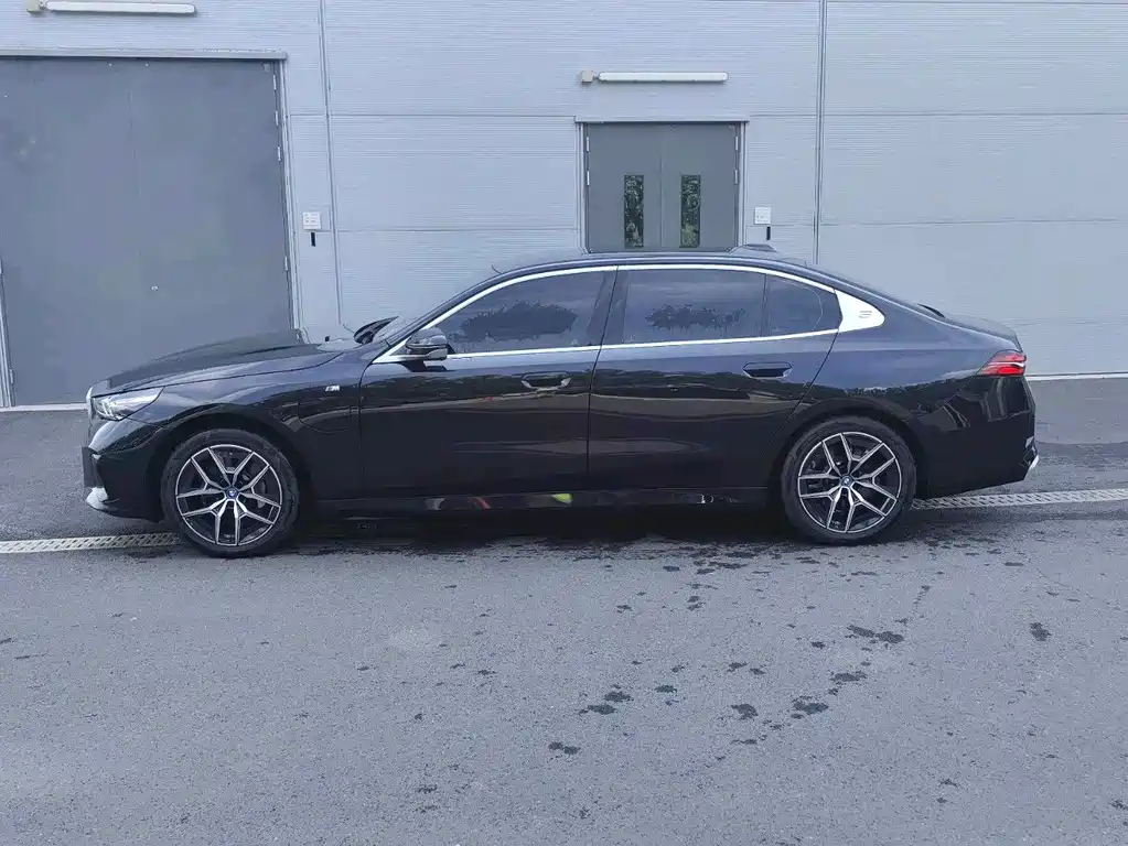 BMW i5 — миниатюра 2