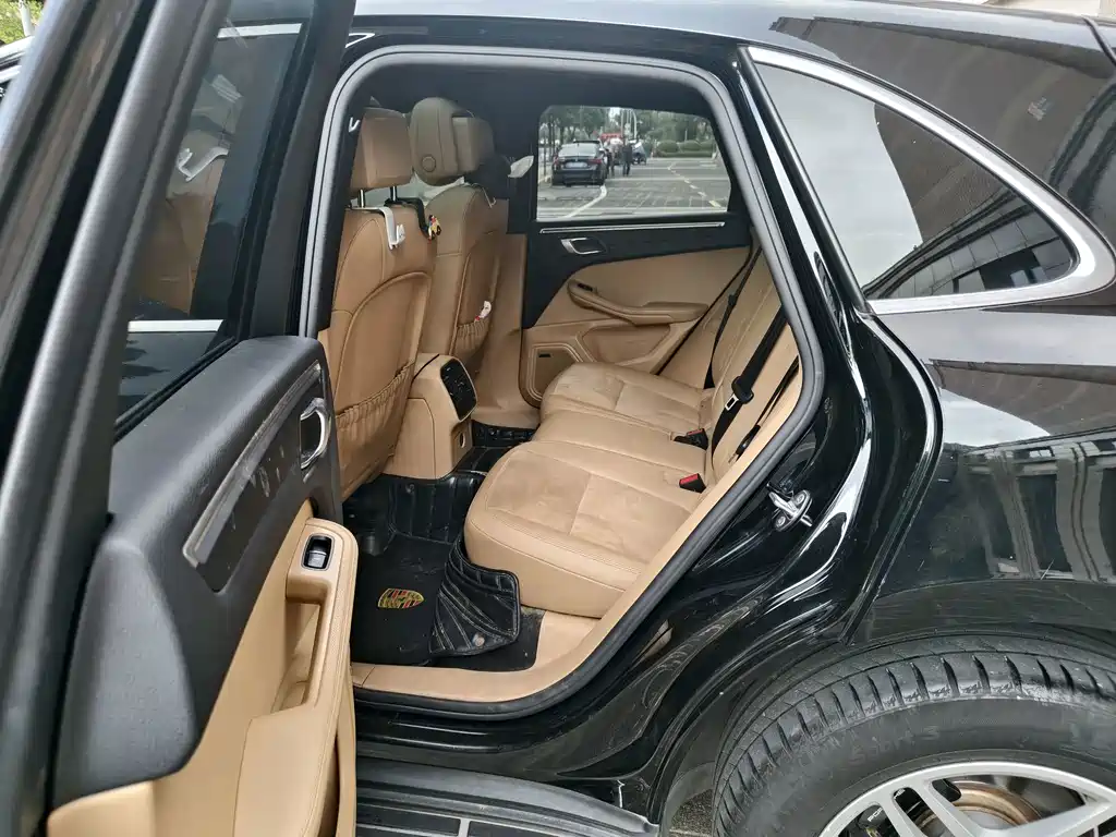 Porsche Macan — миниатюра 11