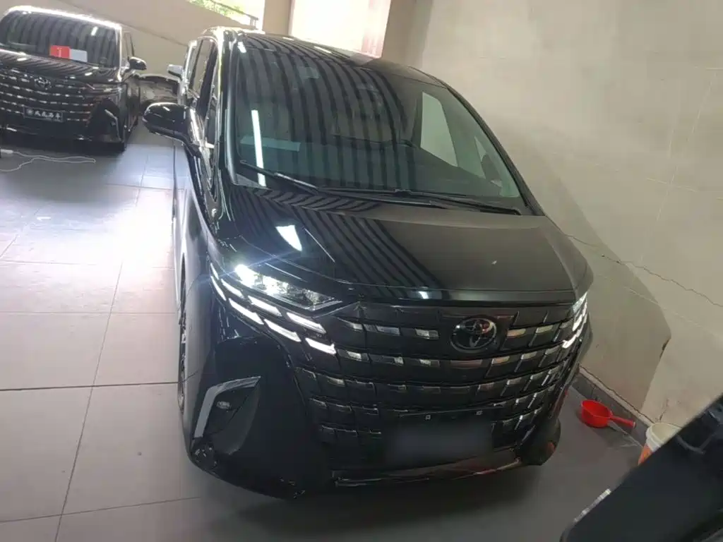 Toyota Alphard — миниатюра 3