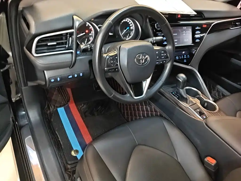 Toyota Camry — миниатюра 11