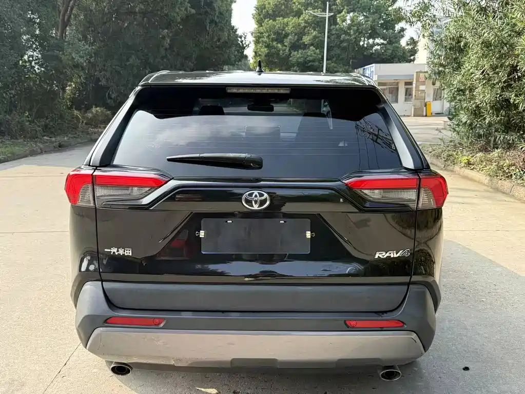 Toyota RAV4 — миниатюра 7