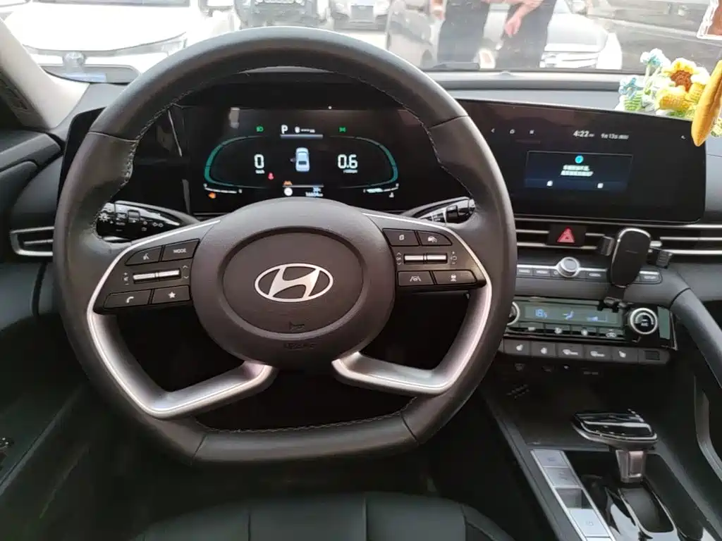 Hyundai Elantra — миниатюра 11