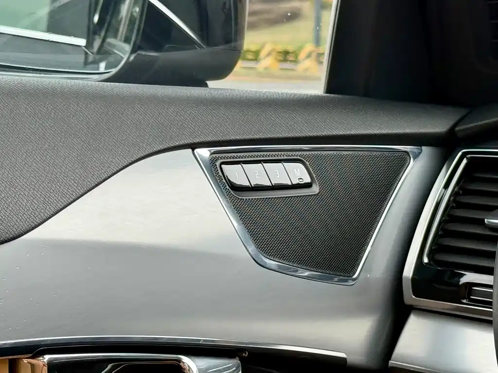 Volvo XC90 — миниатюра 18